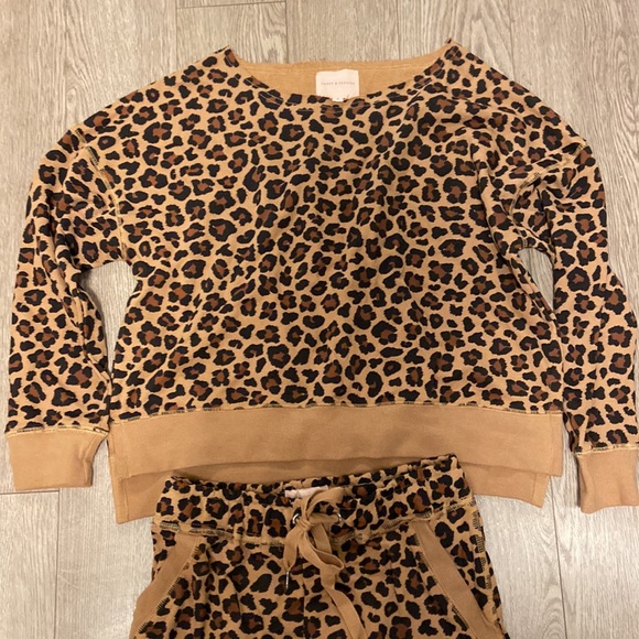 Leopard Print Jogger Set - Picture 2 of 3